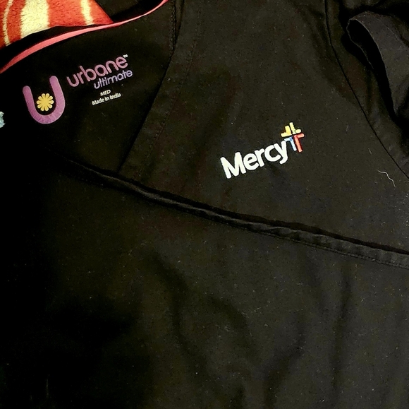 Mercy Scrubs - Picture 8 of 9